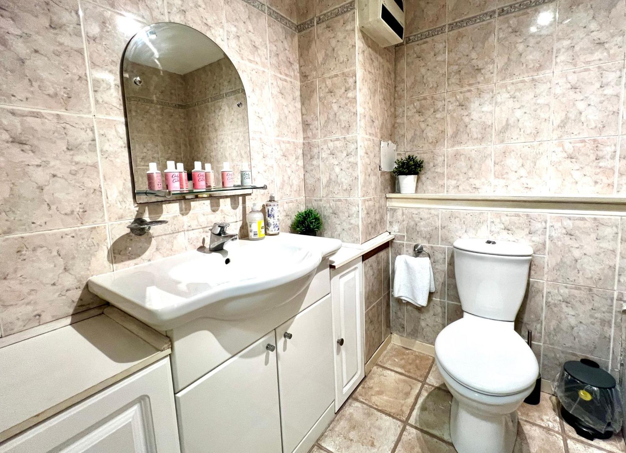 Ferienwohnung Ground Floor Flat With Free Parking & Wifi Glasgow Exterior foto